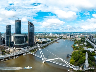 Image looking along Brisbane river with the CBD city buildings